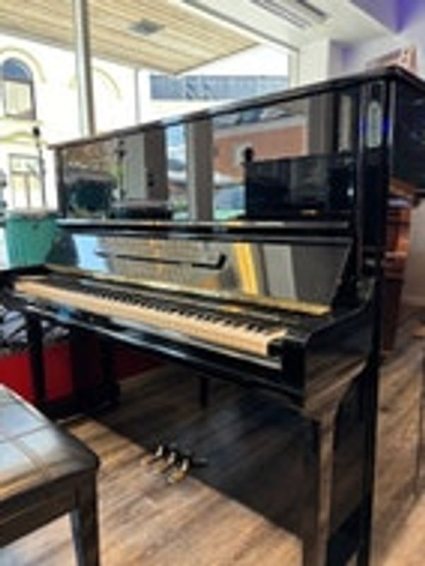 Yamaha piano MOD. U3 sort polert selges!