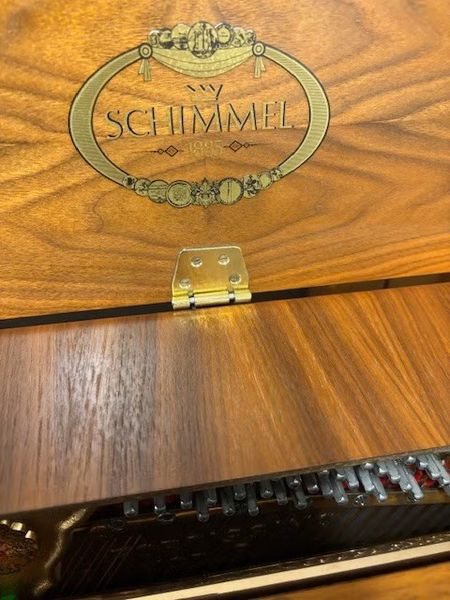 Schimmel piano i valn&oslash;tt 